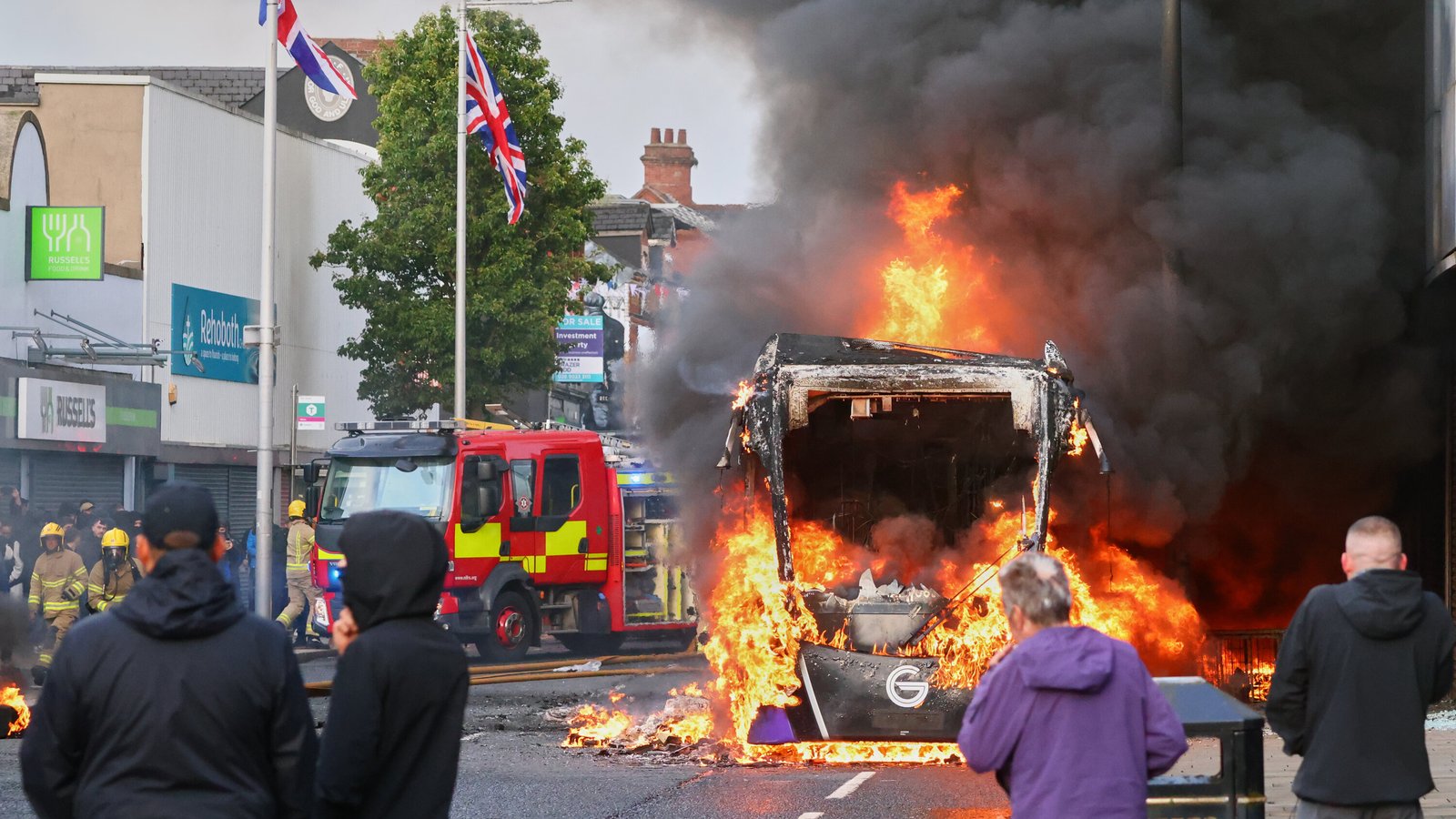 Anti-Immigrant Violence Erupts Across Belfast After Knife Attack
